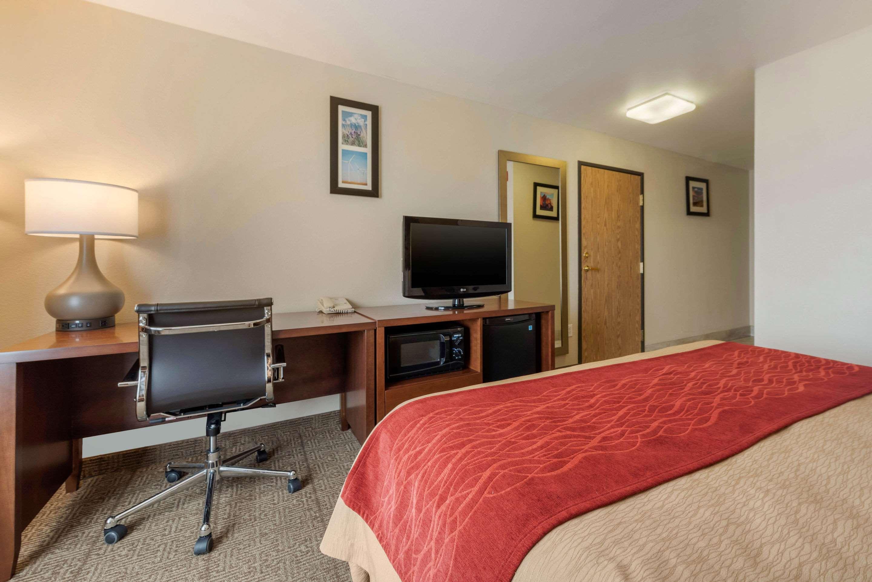 Comfort Inn Limon Exterior photo